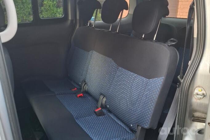 Nissan NV200 1 generation Combi minivan