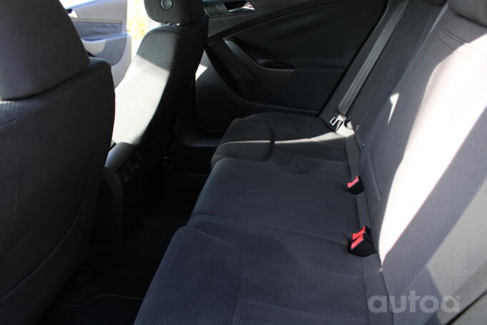 Volkswagen Passat B6 wagon 5-doors