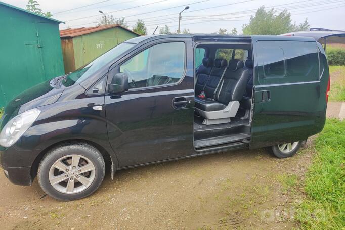 Hyundai H-1 Grand Starex Minivan