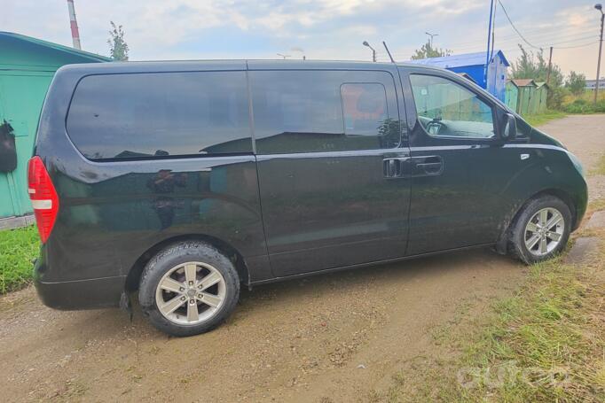 Hyundai H-1 Grand Starex Minivan