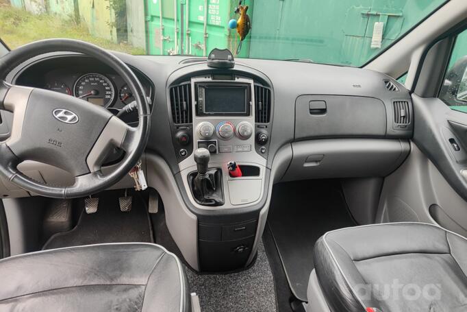 Hyundai H-1 Grand Starex Minivan