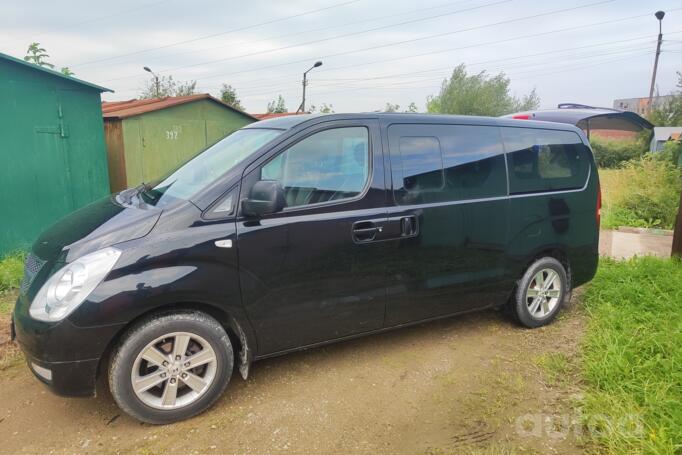 Hyundai H-1 Grand Starex Minivan