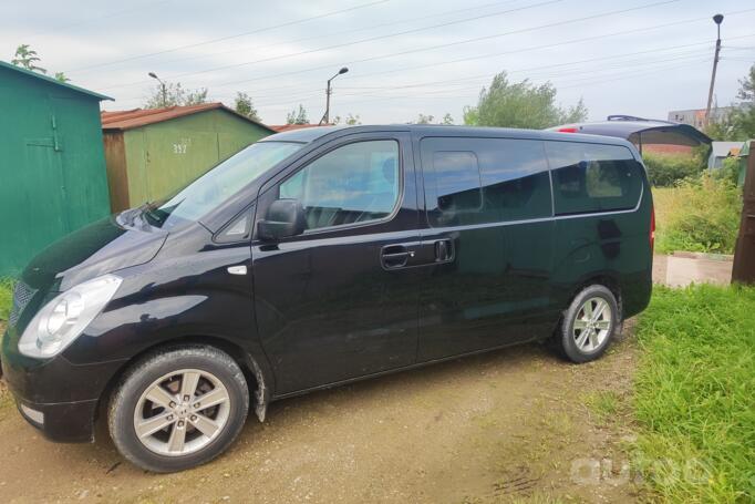 Hyundai H-1 Grand Starex Minivan