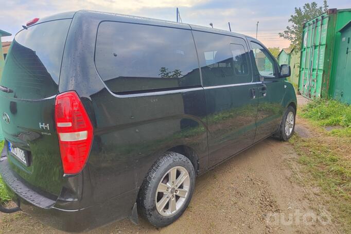 Hyundai H-1 Grand Starex Minivan