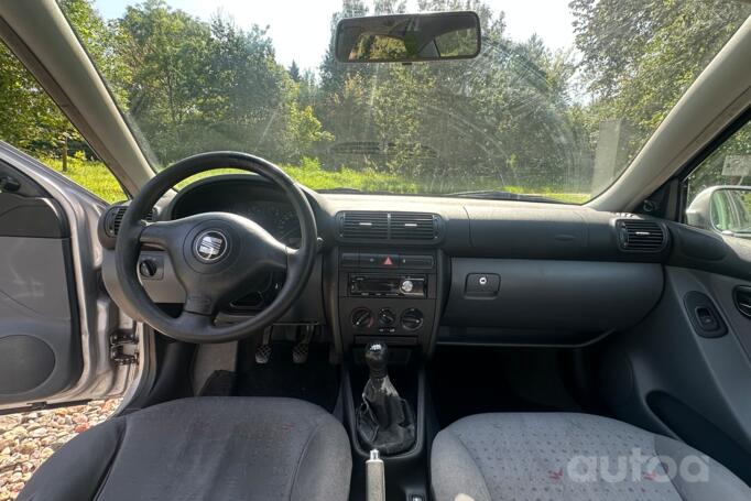 SEAT Toledo 2 generation Sedan
