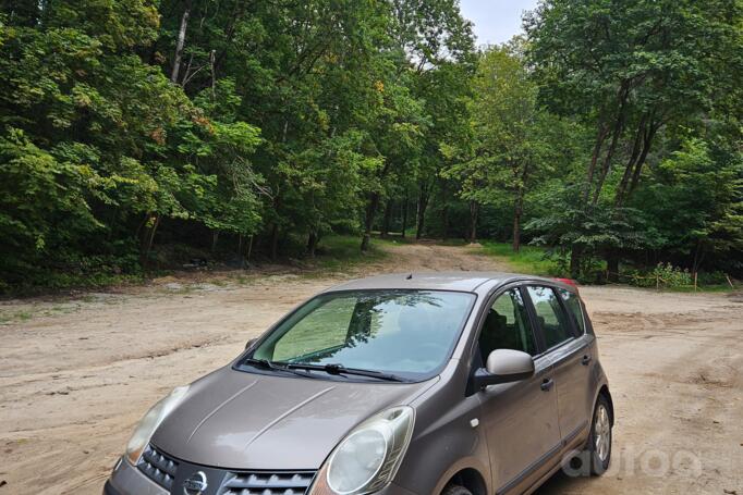 Nissan Note E11 Hatchback