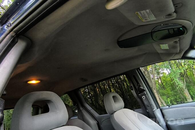 Chrysler Voyager 4 generation [restyling] Minivan
