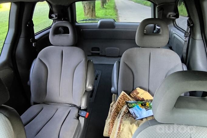 Chrysler Voyager 4 generation [restyling] Minivan