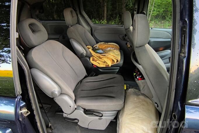 Chrysler Voyager 4 generation [restyling] Minivan