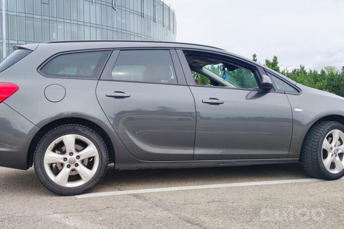 Opel Astra J Sports Tourer wagon