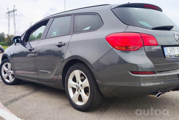 Opel Astra J Sports Tourer wagon