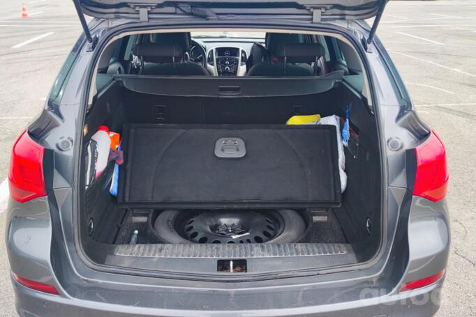 Opel Astra J Sports Tourer wagon