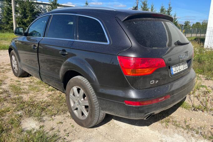 Audi Q7 4L Crossover