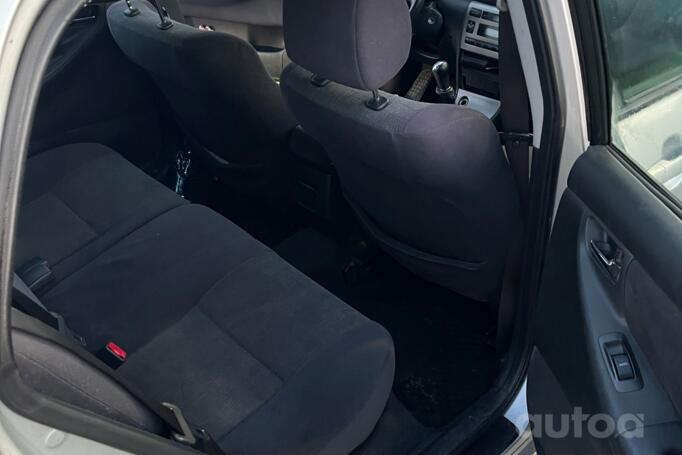 Toyota Corolla E120 Hatchback 5-doors