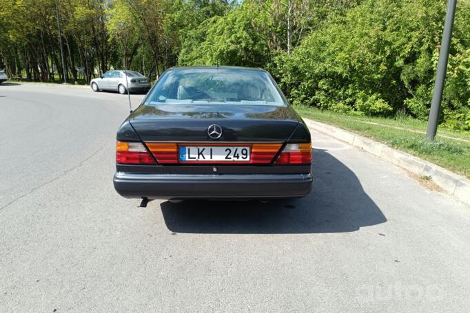 Mercedes-Benz W124 1 generation