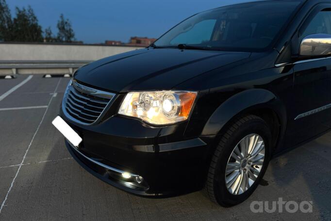 Chrysler Town & Country 5 generation [restyling]