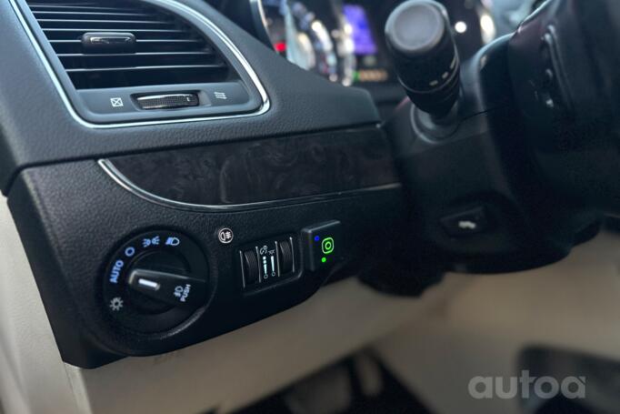 Chrysler Town & Country 5 generation [restyling]