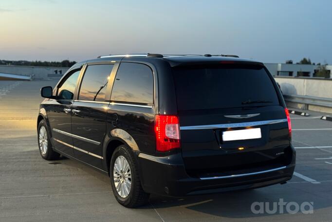 Chrysler Town & Country 5 generation [restyling]