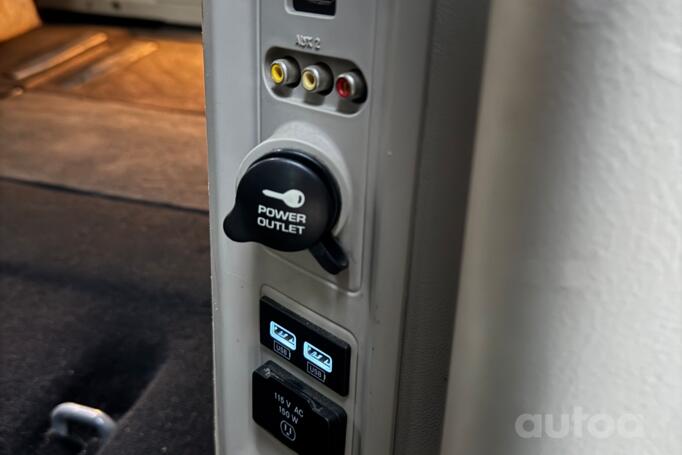 Chrysler Town & Country 5 generation [restyling]