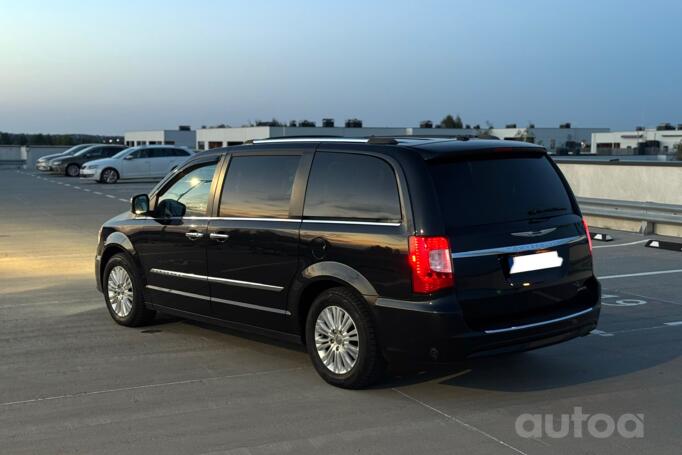 Chrysler Town & Country 5 generation [restyling]