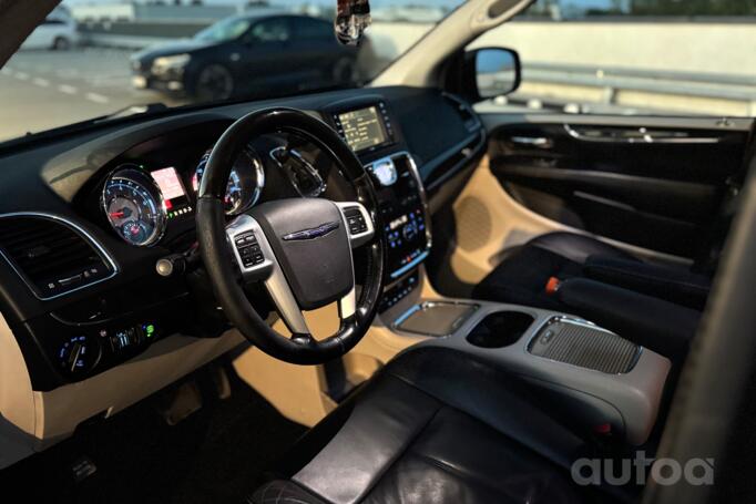 Chrysler Town & Country 5 generation [restyling]