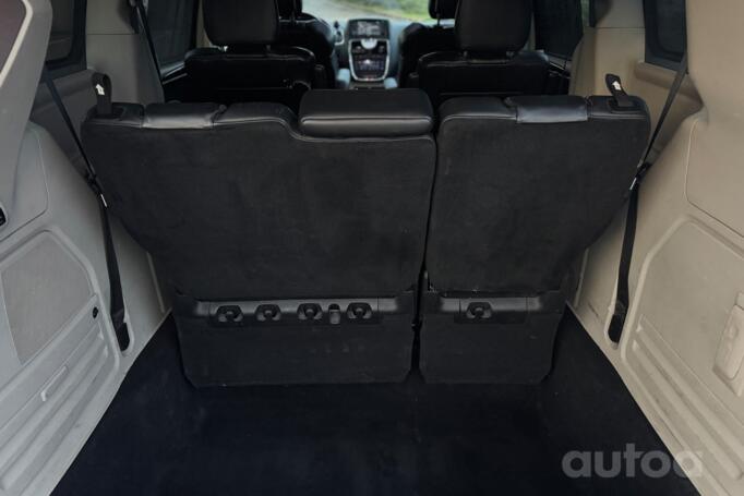 Chrysler Town & Country 5 generation [restyling]