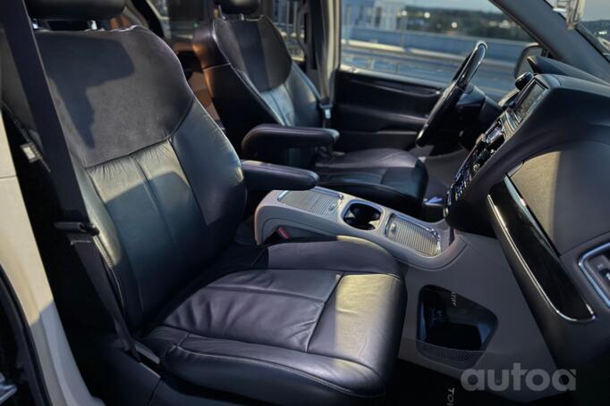 Chrysler Town & Country 5 generation [restyling]