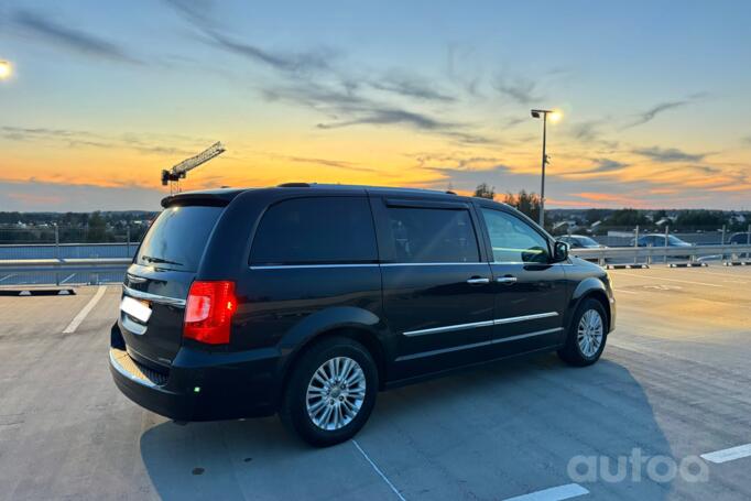 Chrysler Town & Country 5 generation [restyling]