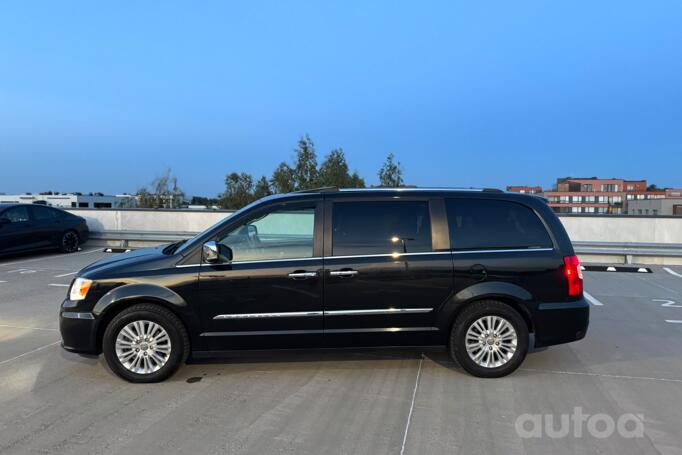 Chrysler Town & Country 5 generation [restyling]