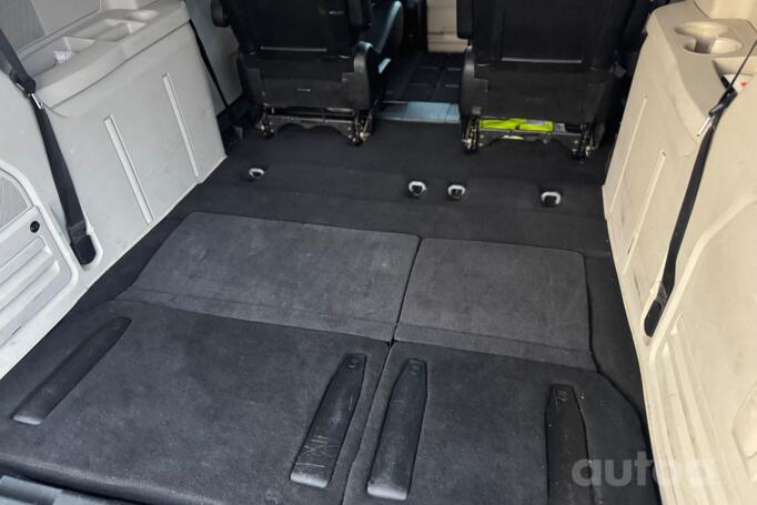 Chrysler Town & Country 5 generation [restyling]