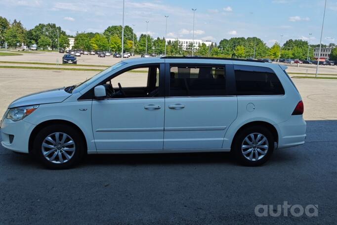 Volkswagen Routan 1 generation Minivan