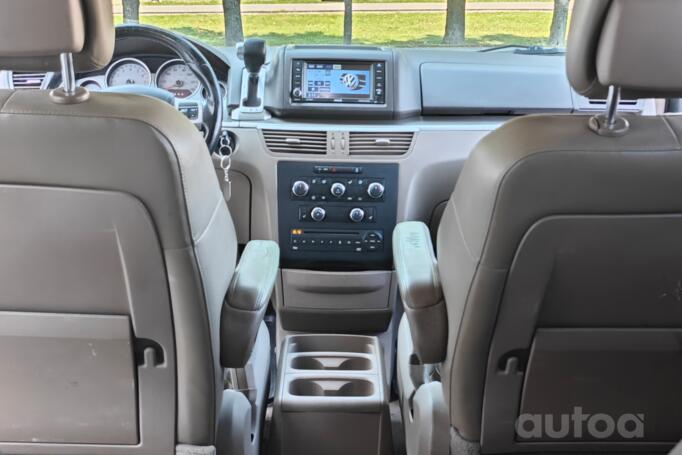 Volkswagen Routan 1 generation Minivan