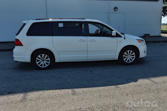 Volkswagen Routan 1 generation Minivan