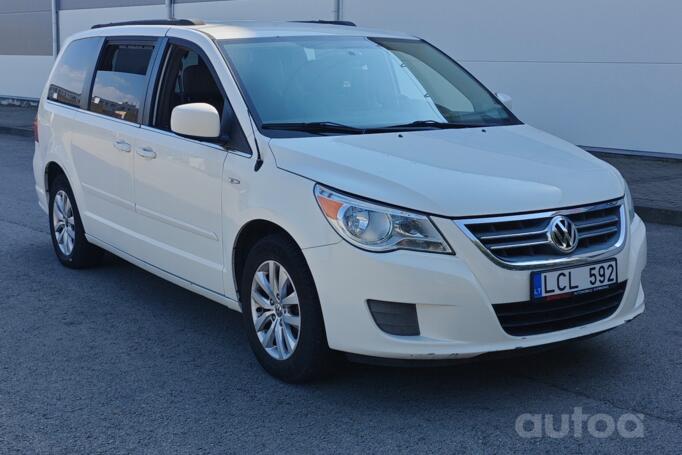 Volkswagen Routan 1 generation Minivan