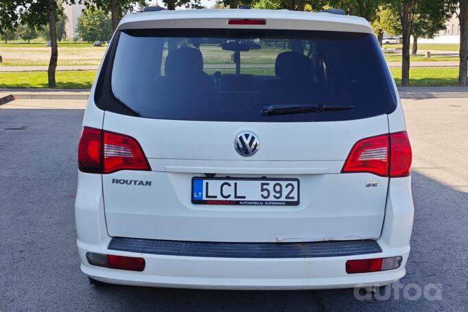 Volkswagen Routan 1 generation Minivan