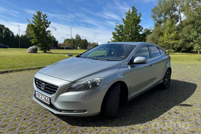 Volvo V40 2 generation Hatchback 5-doors