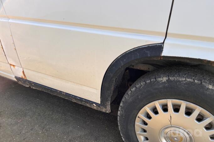 Volkswagen Transporter T4 Minivan 4-doors