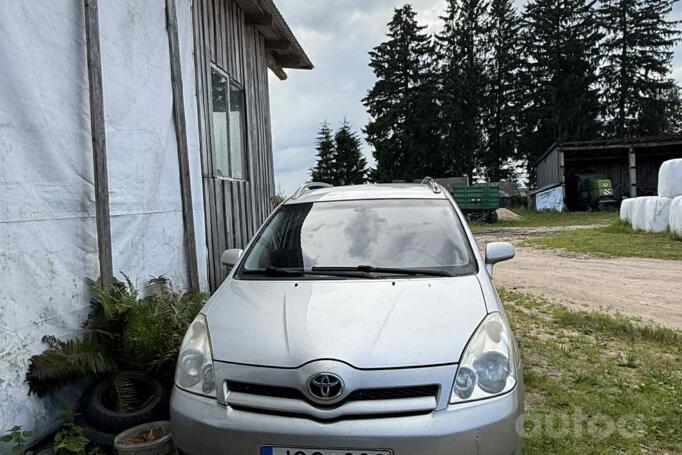 Toyota Corolla Verso 1 generation Minivan