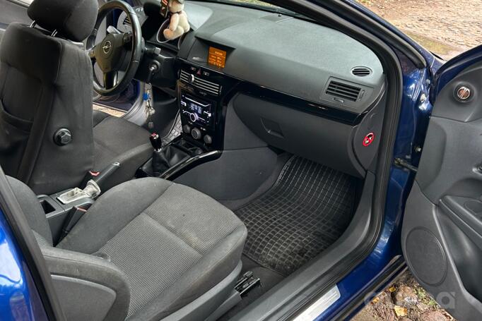 Opel Astra H Hatchback