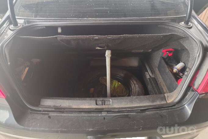 Volkswagen Passat B6 Sedan 4-doors