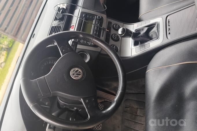 Volkswagen Passat B6 Sedan 4-doors