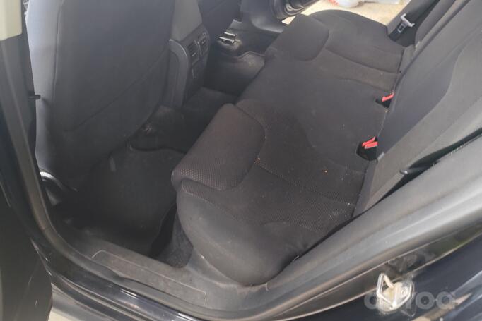 Volkswagen Passat B6 Sedan 4-doors