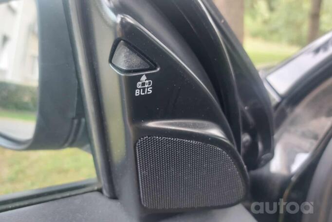 Volvo XC60 1 generation [restyling] Crossover