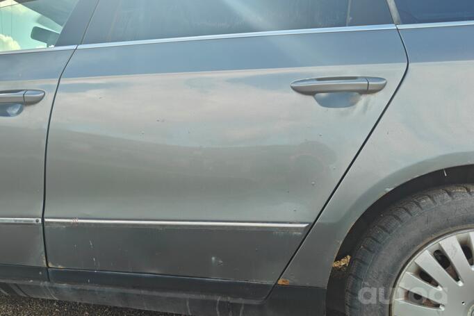Volkswagen Passat B6 wagon 5-doors
