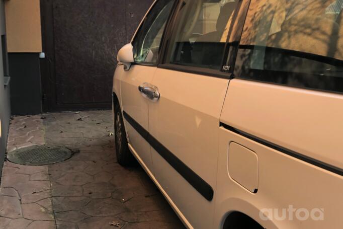 Peugeot 807 1 generation Minivan