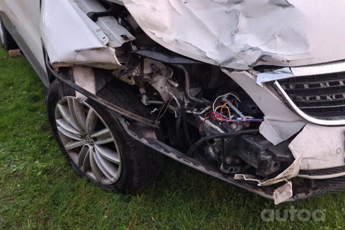 Volkswagen Tiguan 1 generation Crossover