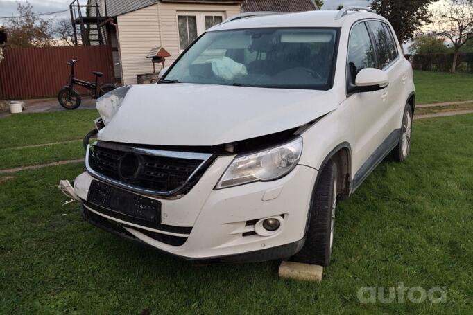Volkswagen Tiguan 1 generation Crossover