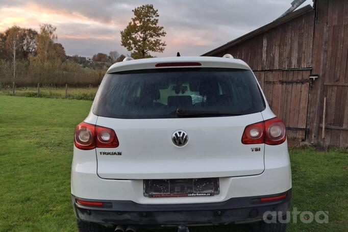 Volkswagen Tiguan 1 generation Crossover
