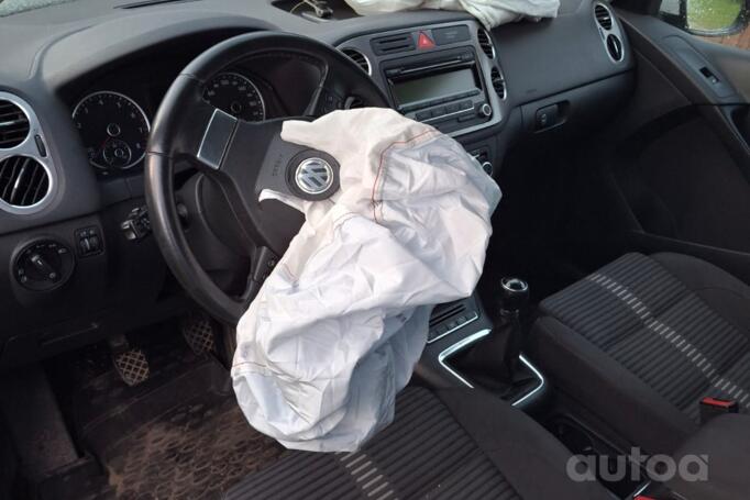 Volkswagen Tiguan 1 generation Crossover