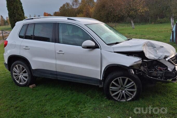 Volkswagen Tiguan 1 generation Crossover